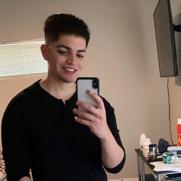 Meet your Posher, Andres - Picture 1 of 1